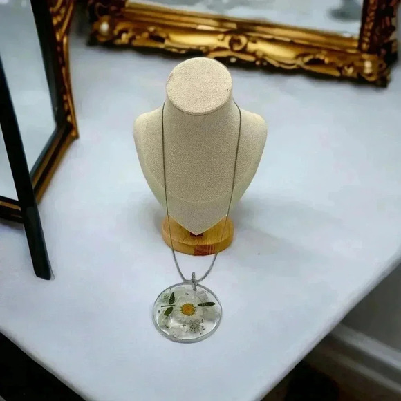 Floral Preservation Art-to-Wear Statement Necklace Daisy Fauna Resin Pendant 20" - Picture 6 of 6